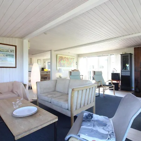Ellynor Holiday home *