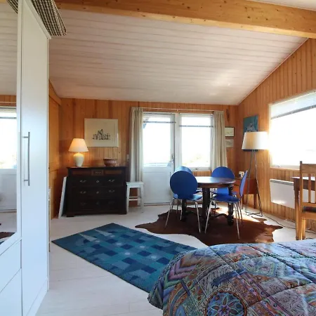 Holiday home Ellynor *